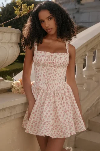 Abito in cotone con stampa di boccioli di rosa bianchi “Natassia”