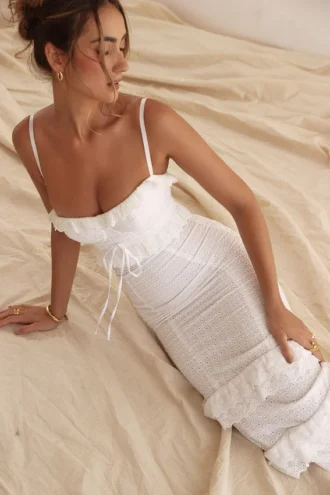 Abito lungo bianco con ricami “Eve”