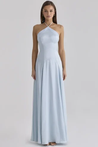 Abito lungo con scollo all’americana e godet in raso blu Avelina