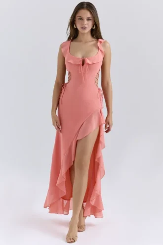 Abito lungo con volant in georgette color corallo Aloura