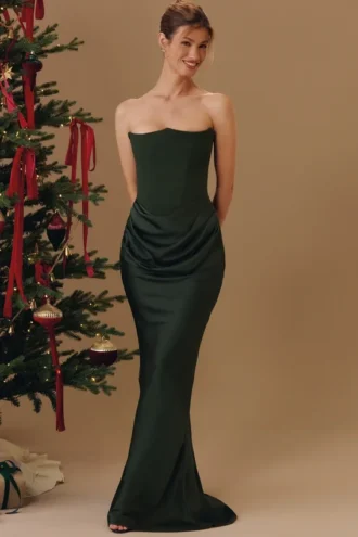 Abito lungo senza spalline in crêpe verde smeraldo “Persephone”