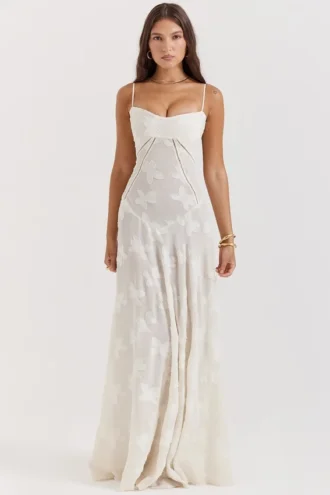 Abito lungo Seren Vintage color crema con pizzo floreale sul retro