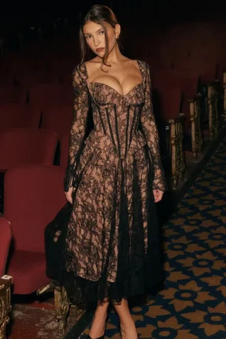 Abito midi con corsetto in pizzo nero Raquel