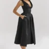 Abito midi in raso nero con spalline intrecciate “Paloma”