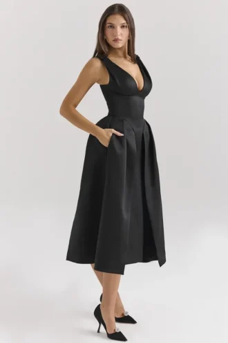 Abito midi in raso nero con spalline intrecciate “Paloma”