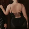 Abito midi nero Amirah con cristalli decorati