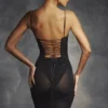 Abito midi nero Amirah con cristalli decorati