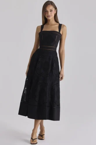 Abito midi nero in cotone con ricami broderie anglaise “Ava”