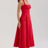 Abito midi rosso in cotone elasticizzato con scollo all’americana e bottoni “Claudia”