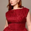 Abito midi senza schienale in pizzo Berry Debutante