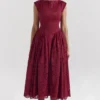 Abito midi senza schienale in pizzo Berry Debutante