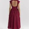 Abito midi senza schienale in pizzo Berry Debutante