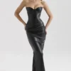 Abito midi senza spalline in pelle vegana nero Juliana