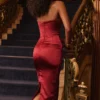 Abito midi senza spalline in raso Santana Berry