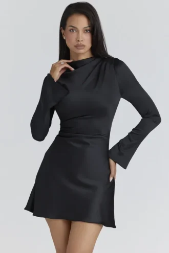 Abito mini a maniche lunghe in raso nero Lulu