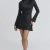 Abito mini a maniche lunghe in raso nero Lulu