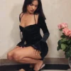 Abito mini babydoll in velluto nero con scollo all’americana