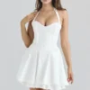 Abito mini bianco in cotone elasticizzato con scollo all’americana “Heidi”