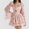 Abito mini con maniche a sbuffo e stampa rosa vintage inglese “Sancia”