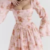 Abito mini con maniche a sbuffo e stampa rosa vintage inglese “Sancia”