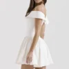 Abito mini con spalle scoperte in twill bianco Elida