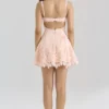 Abito mini Isla in pizzo broderie anglaise con bordi smerlati color pesca