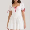 Abito mini Jana bianco con maniche a sbuffo in broderie anglaise