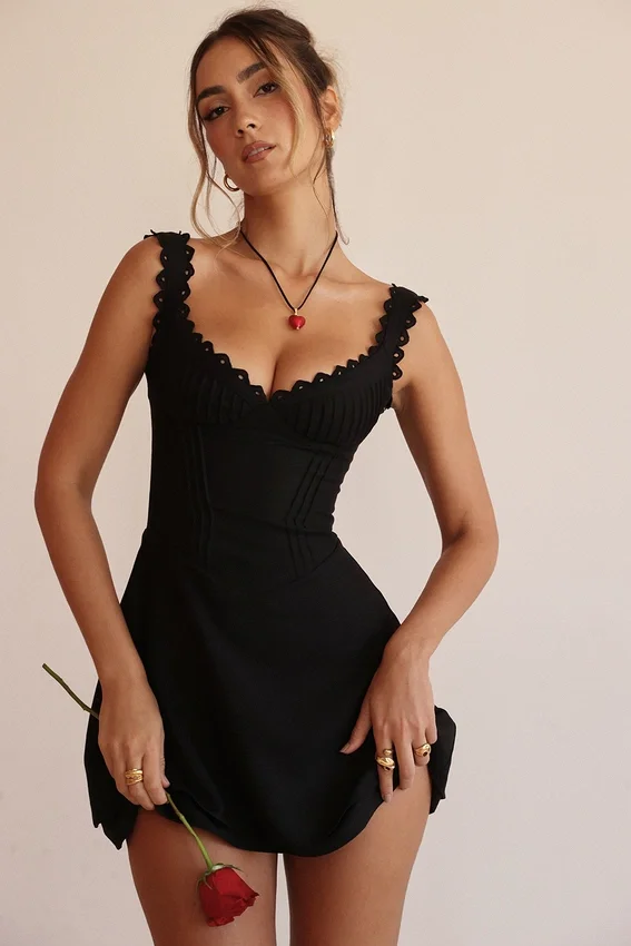 Abito mini nero con pieghe Tilly Abito mini nero con pieghe Tilly