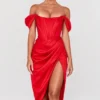 Abito rosso in raso con spalle scoperte Loretta