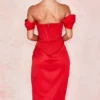 Abito rosso in raso con spalle scoperte Loretta