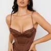 Abito sottoveste a corsetto in raso color cioccolato Myrna