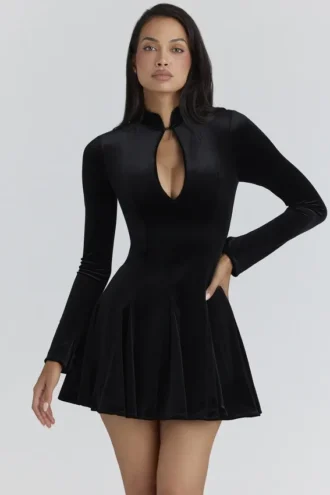 Abito Stella in velluto nero con scollo a goccia