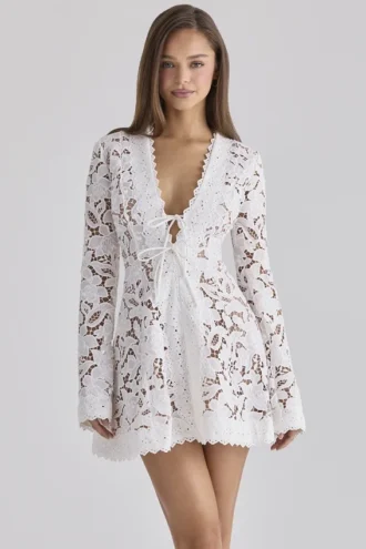 Bianca Abito mini con maniche lunghe in pizzo personalizzato