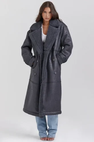 Cappotto in shearling vegano grigio Deiji