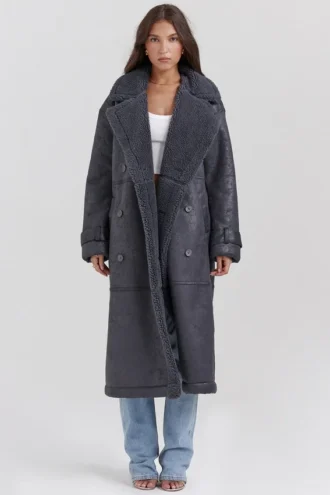 Cappotto in shearling vegano grigio Deiji
