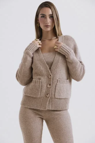 Cardigan Alara in lana naturale a maglia grossa color orzo