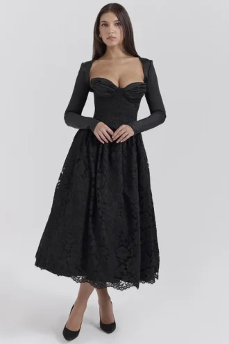 Corsetto, gonna e bolero in pizzo nero Duchess