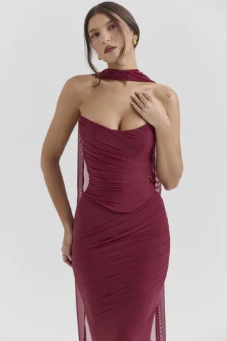 Corsetto senza spalline Hallie Cabernet con sciarpa al collo