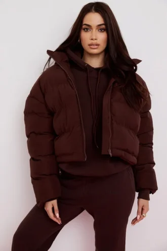 Giacca imbottita oversize Hero Chocolate a forma di C