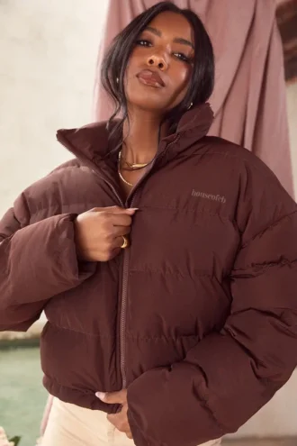 Giacca imbottita oversize Hero Chocolate a forma di C